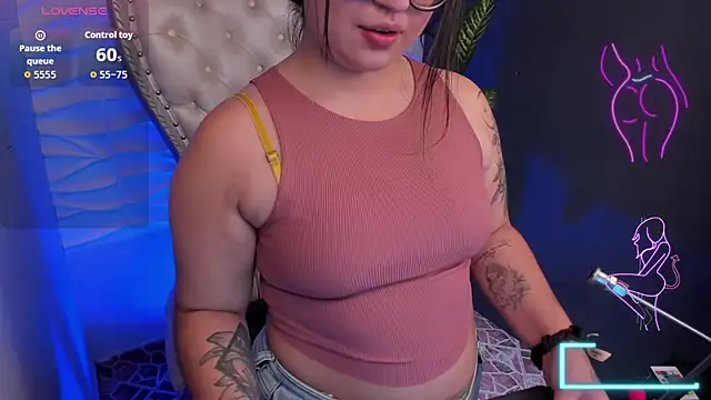 April  foxx online show from November 24, 2025, 12:38 pm