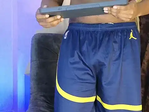 BenjaminCol  online show from November 5, 2025, 8:36 am