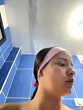 Mia jhoonson online show from November 1, 2025, 11:07 pm