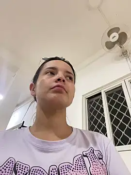 Mia jhoonson online show from February 5, 2026, 11:53 pm