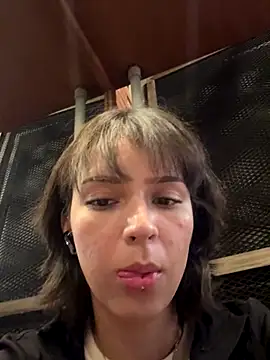 Snapshot of Adry_Bach_ chatting on October 5, 2025, 12:09 am Adry Bach  online show from October 5, 2025, 12:09 am