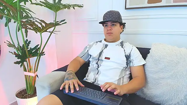 Naim Bennetsex online show from November 7, 2025, 6:41 pm