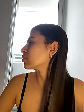 Lenapink19 online show from November 1, 2025, 9:06 pm