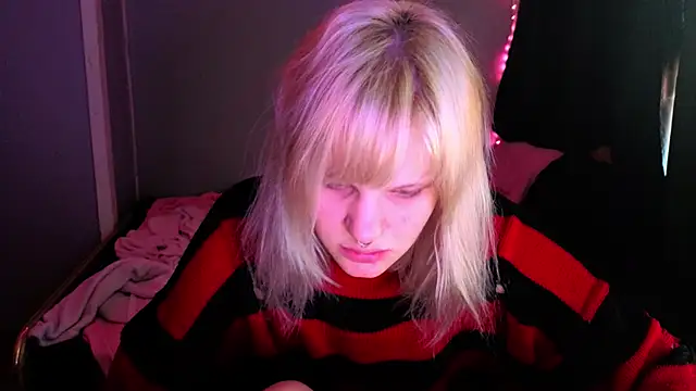 Snapshot of Elieiza_xo chatting on April 19, 2026, 10:03 am Elieiza xo online show from April 19, 2026, 10:03 am