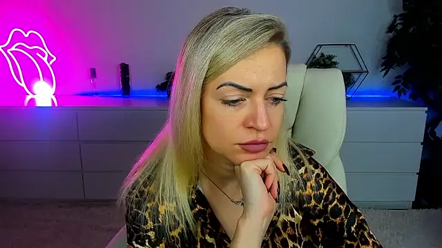 Anna Snows online show from September 18, 2025, 5:31 am