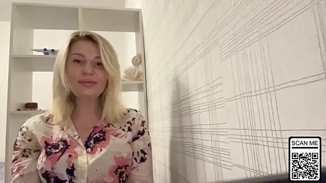 Blondie xoxoxo online show from October 25, 2025, 4:46 pm