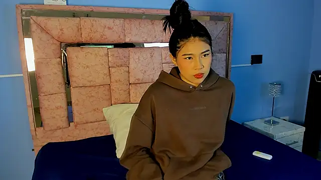 LICKY LOV online show from October 25, 2025, 3:14 am