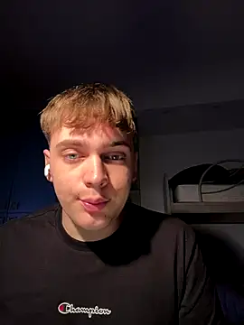 Snapshot of Fappatore_Nato05 chatting on October 11, 2025, 1:05 am Fappatore Nato05 online show from October 11, 2025, 1:05 am