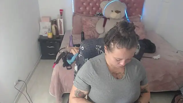 Snapshot of patty_squirt_ chatting on April 8, 2026, 12:38 pm patty squirt online show from April 8, 2026, 12:38 pm