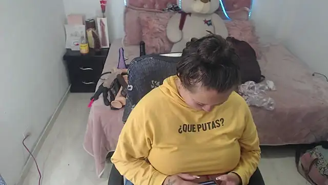 Snapshot of patty_squirt_ chatting on April 13, 2026, 11:37 am patty squirt online show from April 13, 2026, 11:37 am