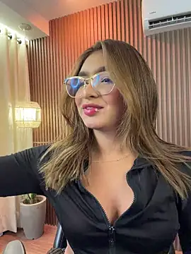 Snapshot of jenn_fit chatting on April 12, 2026, 2:38 am jenn fit online show from April 12, 2026, 2:38 am