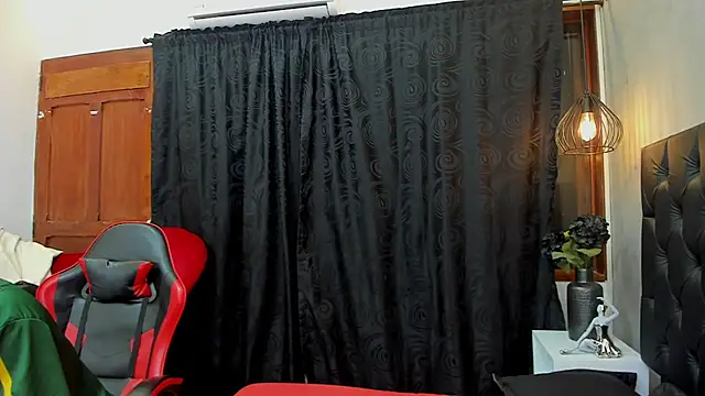 Snapshot of violet_and_myers chatting on November 27, 2025, 11:34 am violet and myers online show from November 27, 2025, 11:34 am