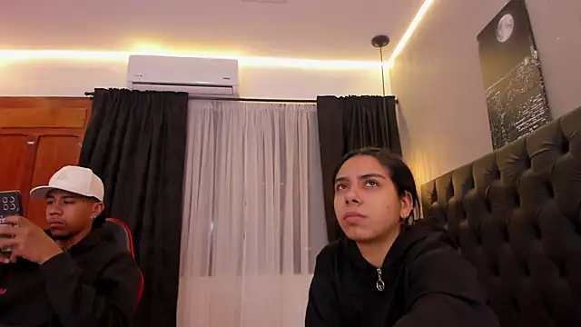 Snapshot of violet_and_myers chatting on November 29, 2025, 11:24 am violet and myers online show from November 29, 2025, 11:24 am