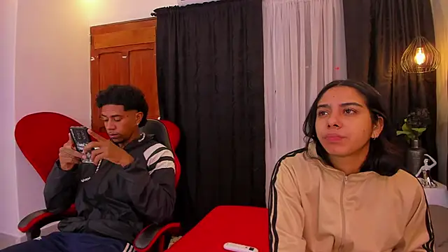 Snapshot of violet_and_myers chatting on November 30, 2025, 11:14 am violet and myers online show from November 30, 2025, 11:14 am