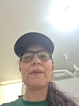 Snapshot of swity_foster chatting on May 20, 2026, 6:25 pm swity foster online show from May 20, 2026, 6:25 pm