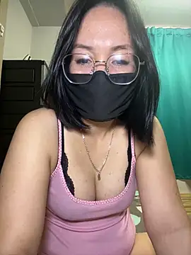 Snapshot of melyiaaa chatting on December 22, 2025, 2:47 pm melyiaaa online show from December 22, 2025, 2:47 pm