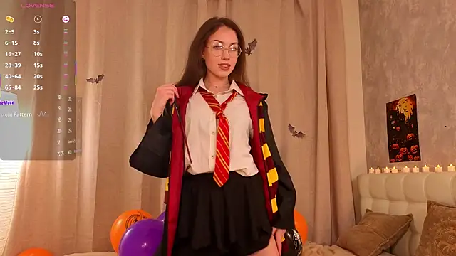 Snapshot of RenateRansone chatting on October 31, 2025, 5:47 pm RenateRansone online show from October 31, 2025, 5:47 pm