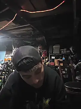 twistafatpipe online show from November 8, 2025, 6:29 pm