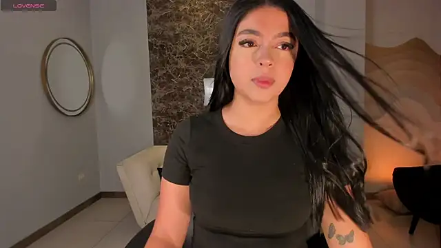 Snapshot of NataliaGaret chatting on April 22, 2026, 9:33 am NataliaGaret online show from April 22, 2026, 9:33 am