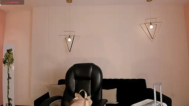 Snapshot of NataliaGaret chatting on May 6, 2026, 9:47 am NataliaGaret online show from May 6, 2026, 9:47 am