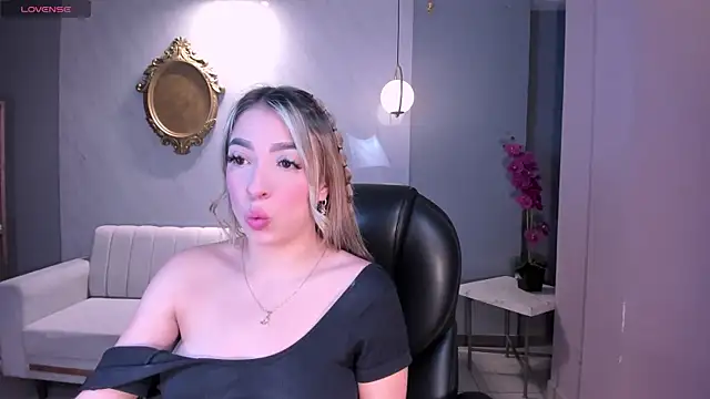 LizzCooper online show from November 19, 2025, 4:12 am