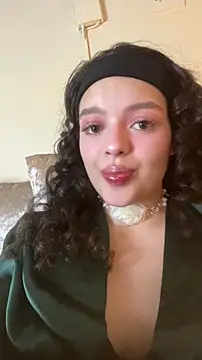 AriaHeavenss online show from November 19, 2025, 1:27 am