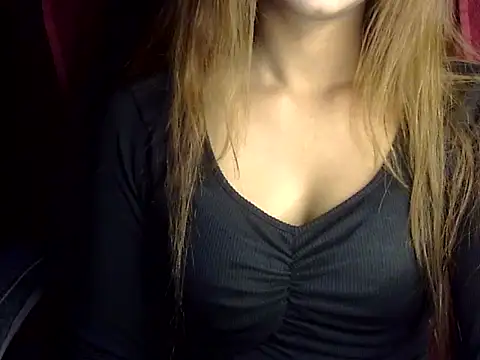 Snapshot of heartless_Queen chatting on November 12, 2025, 5:19 am heartless Queen online show from November 12, 2025, 5:19 am