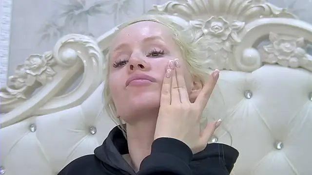 EllieFrosty  online show from November 11, 2025, 12:43 am