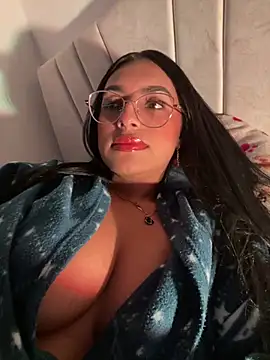 Linda Saenz  online show from June 7, 2026, 7:56 am