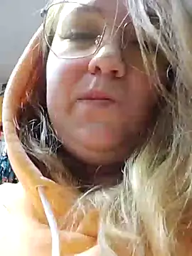 Snapshot of Kiss_Eva chatting on January 24, 2025, 8:23 am Kiss Eva online show from January 24, 2025, 8:23 am