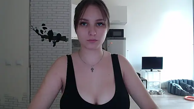 Leonaalove online show from April 4, 2026, 1:08 pm