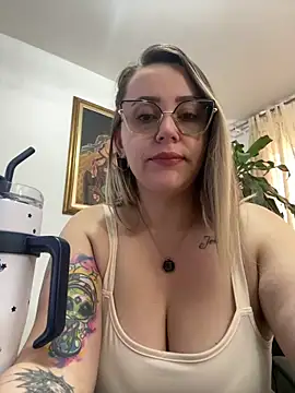 CurvyLust x online show from May 11, 2026, 2:12 pm