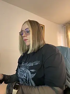 CurvyLust x online show from June 20, 2026, 2:42 pm