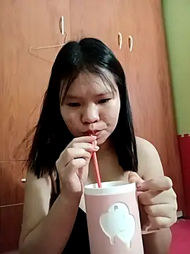 emyeuhss online show from October 19, 2025, 1:34 pm