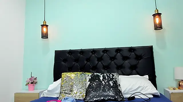 Marianee Rousse online show from November 24, 2025, 10:09 pm