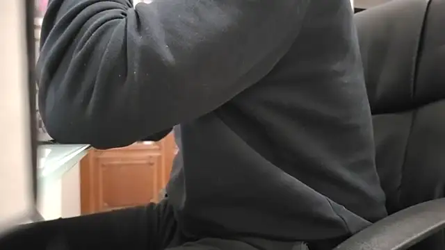 cqhd76 online show from December 17, 2025, 6:52 am