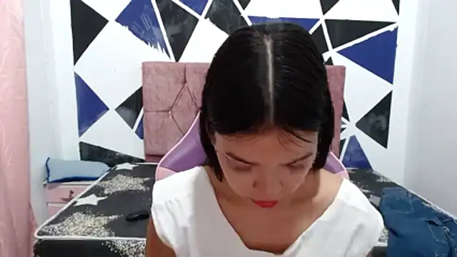 shy luna18 online show from November 28, 2025, 1:14 pm