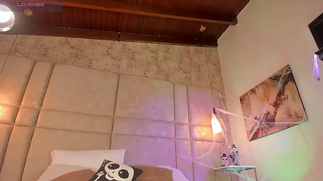 Snapshot of Mily_Vermont chatting on October 29, 2025, 8:10 pm Mily Vermont online show from October 29, 2025, 8:10 pm