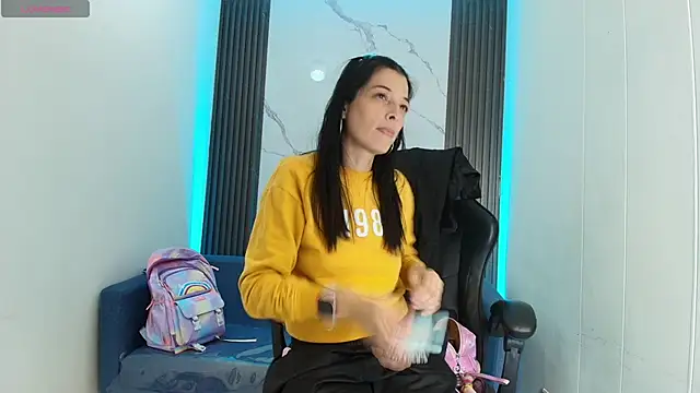 ShaunaDream online show from October 18, 2025, 5:10 am