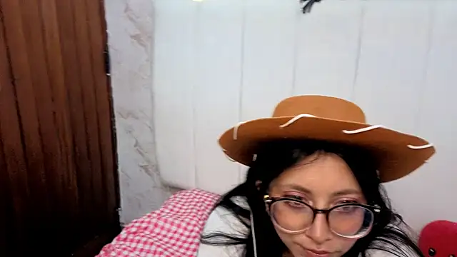 VioletxBloom online show from December 19, 2025, 7:32 pm