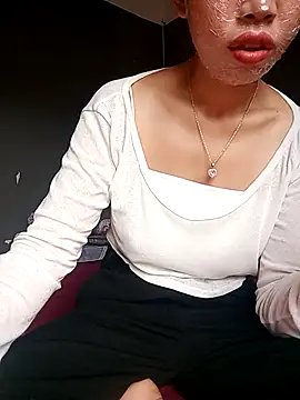 Snapshot of sulove_xx chatting on April 19, 2026, 1:49 am sulove xx online show from April 19, 2026, 1:49 am