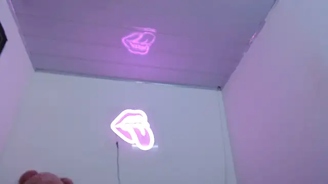 valerii fox 69 online show from December 3, 2025, 5:04 am