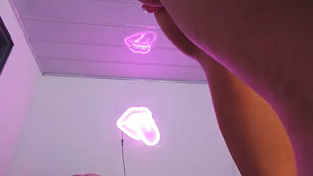 valerii fox 69 online show from April 19, 2026, 3:39 am