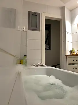 husbandandwifetobe online show from October 18, 2025, 7:03 pm