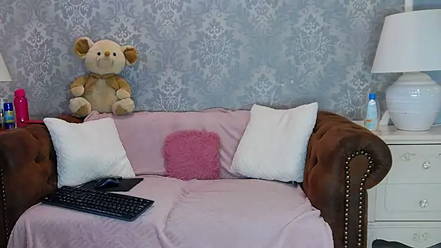 Ella Raven online show from June 25, 2026, 4:34 am