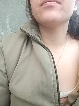 miumiu 00 online show from February 18, 2026, 1:56 am