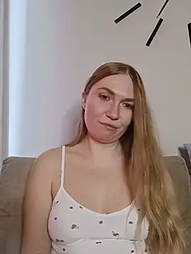 KisaVixen online show from May 31, 2026, 1:40 pm