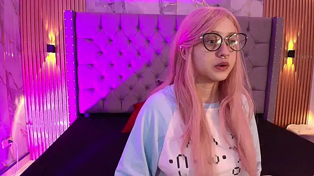 Snapshot of Suxan_White_ chatting on November 17, 2025, 11:49 am Suxan White online show from November 17, 2025, 11:49 am