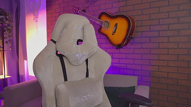 AgataWillis online show from February 7, 2026, 5:55 am