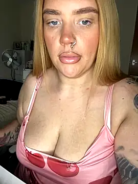 Snapshot of MysteriousMylaX chatting on October 22, 2025, 1:22 pm MysteriousMylaX online show from October 22, 2025, 1:22 pm